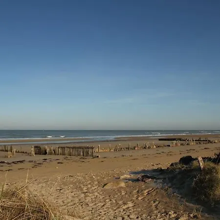 Beau F2, Vue Sur Mer, A Deux Pas De Courseulles. *