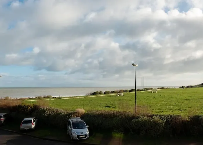 Apartment Beau F2, Vue Sur Mer, A Deux Pas De Courseulles.